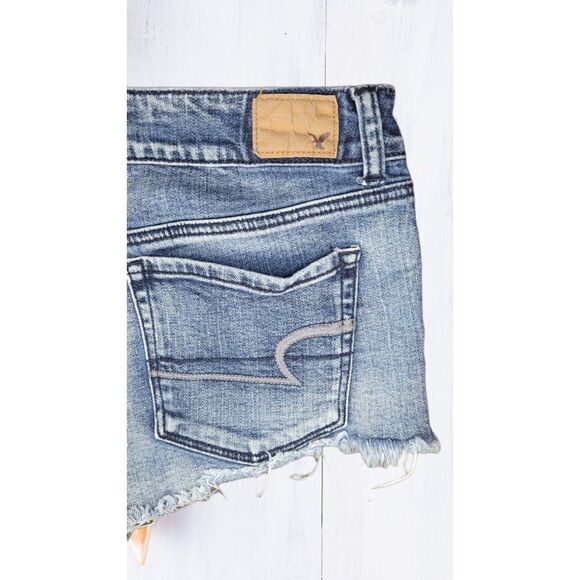 American Eagle Shorts Women Sz 6 Shortie Style Blue Denim Frayed‎ Distressed - Picture 5 of 6